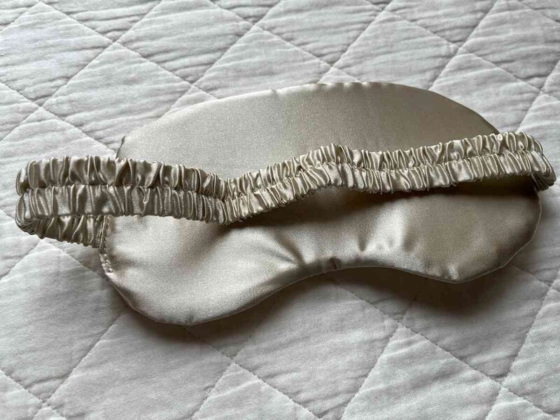 セリアの「サテンアイマスク」はバンドもオシャレ