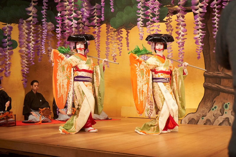『二人道成寺』を踊る2人 ※画像:©吉田修一/朝日新聞出版 ©2025映画「国宝」製作委員会