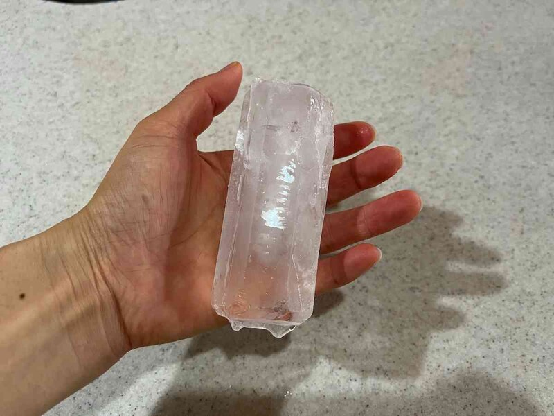 出来上がる氷のサイズは直径約4.1cm、長さが約10cm
