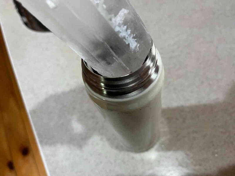 水筒の種類によっては入らないほど大きな氷が完成！