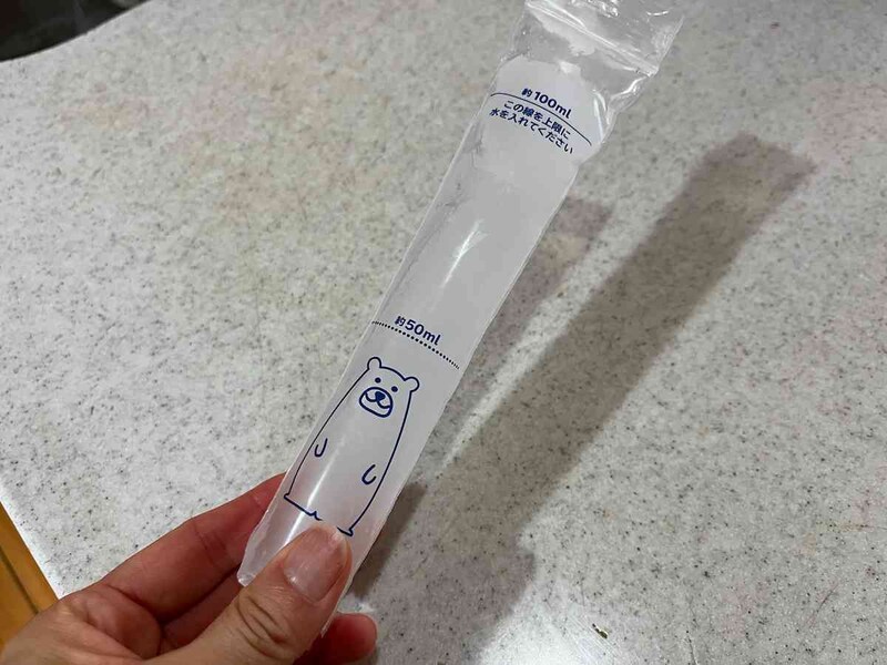 出来上がった氷はスティックのような形