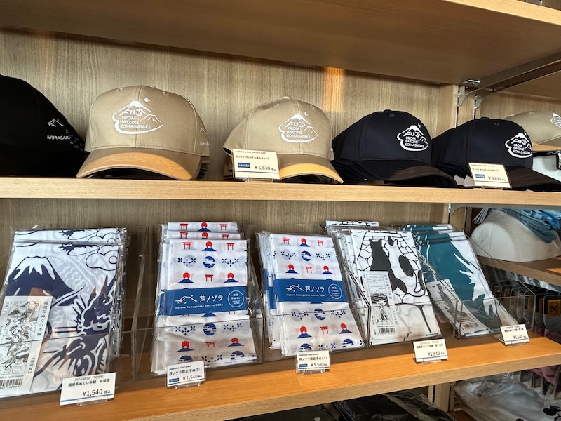 オリジナルのキャップと手ぬぐい