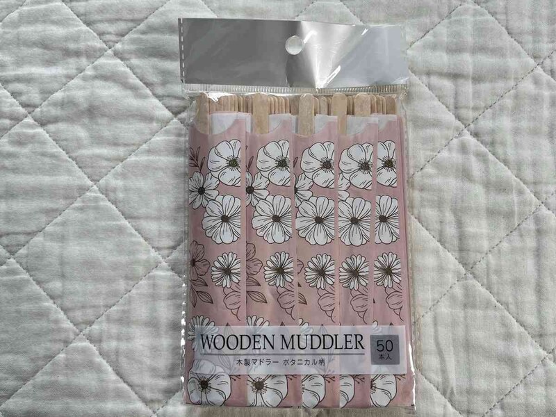 セリアの「木製マドラー ボタニカル柄」