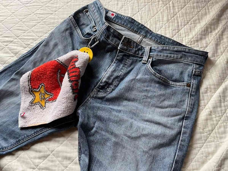 セリアの「カラビナ付きタオルホルダー」のカラビナをベルトループに