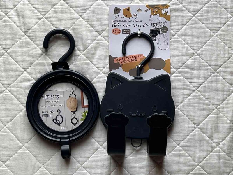 セリアの「帽子収納グッズ」で、帽子の置き場所に困らない！