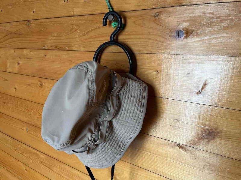 セリアの「帽子ハンガー」にハットをかける