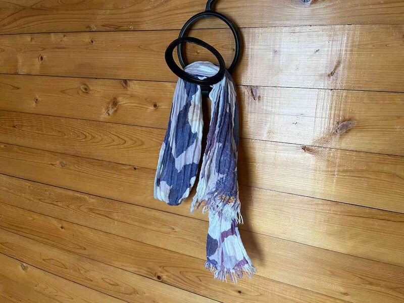 帽子ハンガーはスカーフかけにもなる