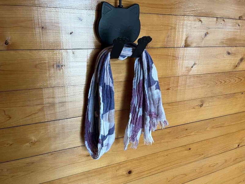 セリアの「帽子・スカーフハンガー」なので、スカーフもOK