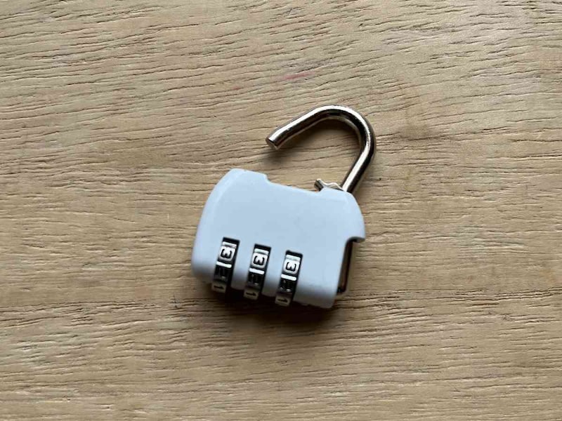 セリアの「ダイヤルロック ワイドタイプ」のは小さめサイズ