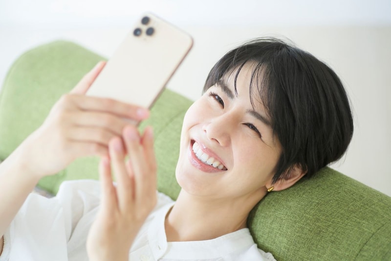 金利1.0％！話題の個人向け国債。ゆうちょアプリでかんたん購入するには？（画像出典：amanaimages）