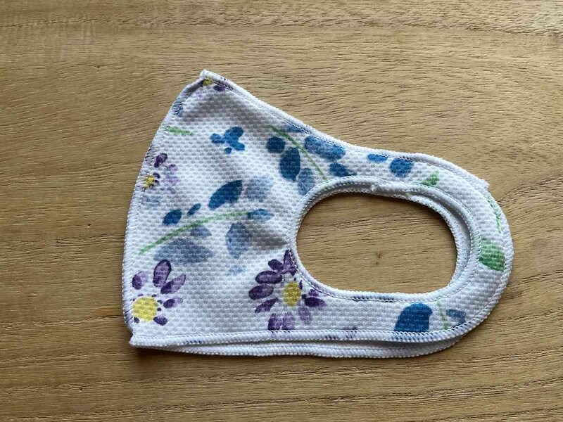 ダイソーの「洗える立体クールマスク」は花柄