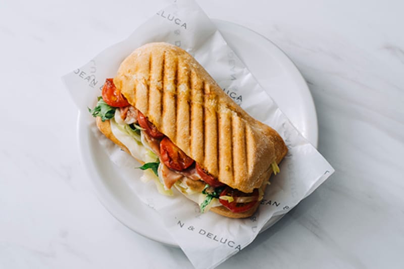 DEAN & DELUCAの生ハムモッツァレラトマト ホットサンド