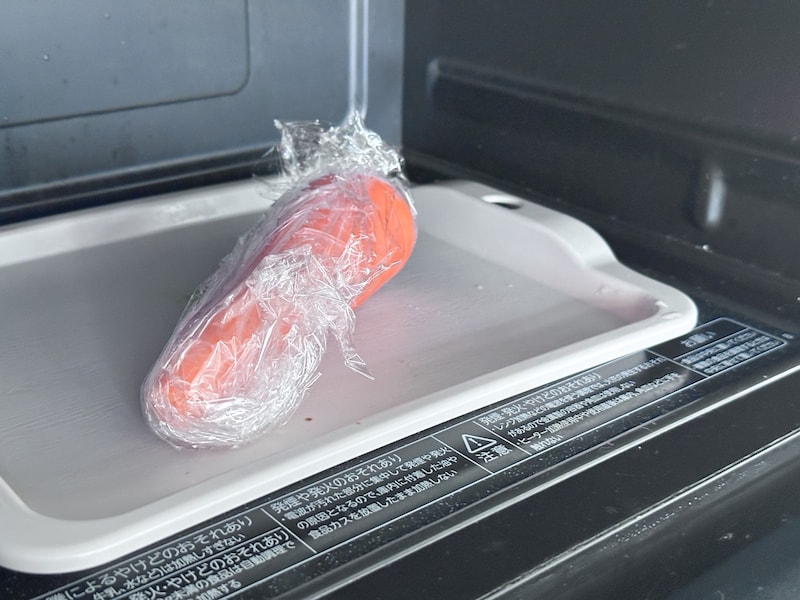 にんじんを丸ごとレンジで加熱