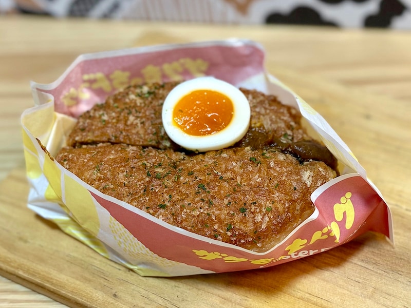 「ザクもっちドッグ 欧風カレー」テイクアウト 313円(税込)/ イートイン 319円(税込)