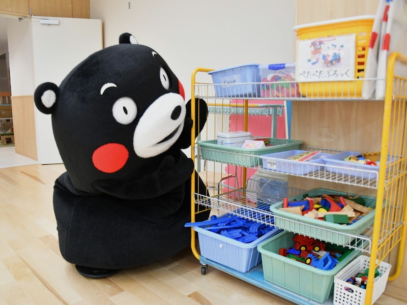 どんなおもちゃがあるのかな＝6月12日、東京都文京区