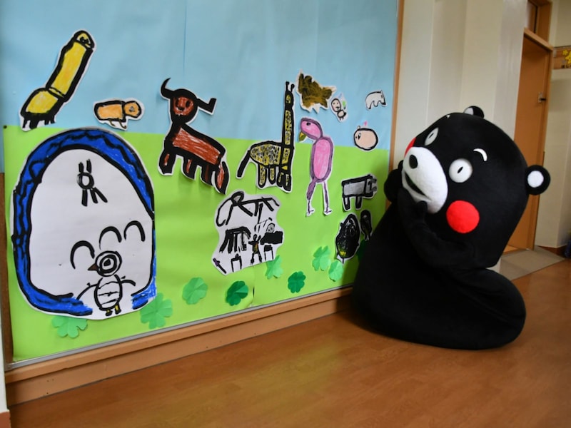 かわいい絵だモン＝6月13日、東京都文京区