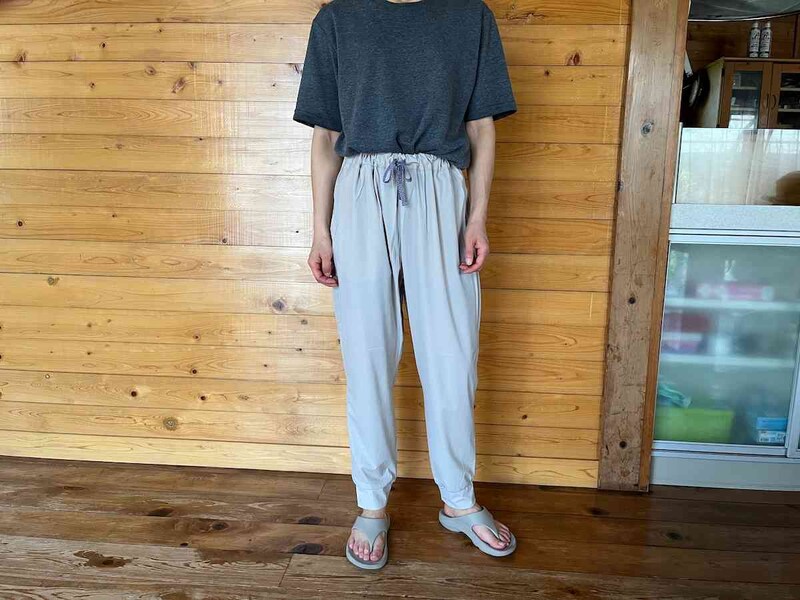 ワークマンの冷感パンツ「レディースハイストレッチUVクールモンパン」は動きやすくてUVカット、外でも履ける