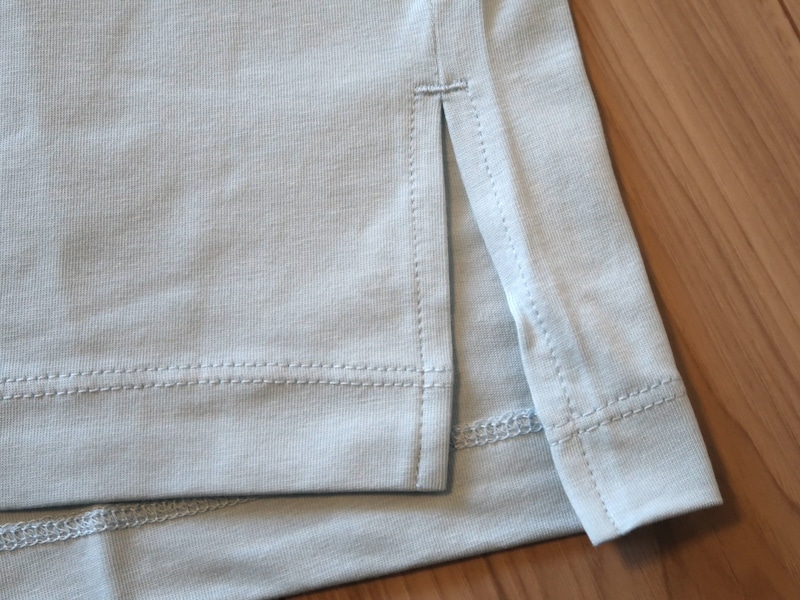 サイドスリット入りで裾がもたつきません