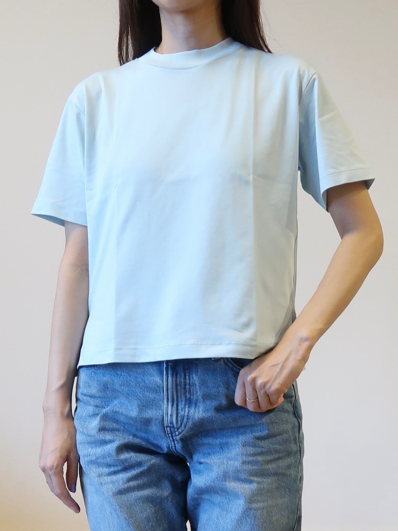 身幅にゆとりのあるリラックスシルエットが特徴です