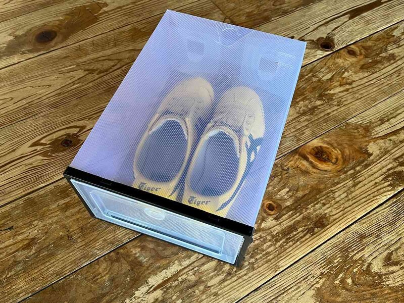 セリアの「フレーム付シューズボックス」は半透明