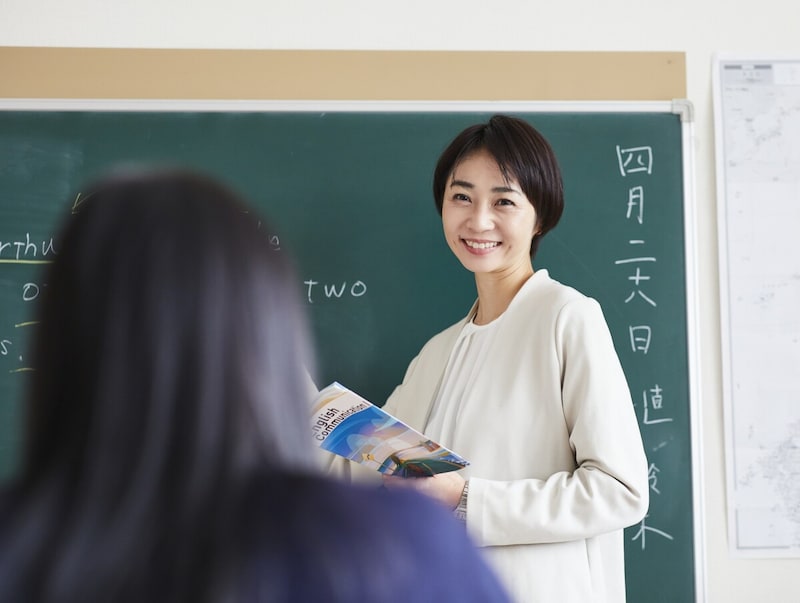教壇に立つ教員