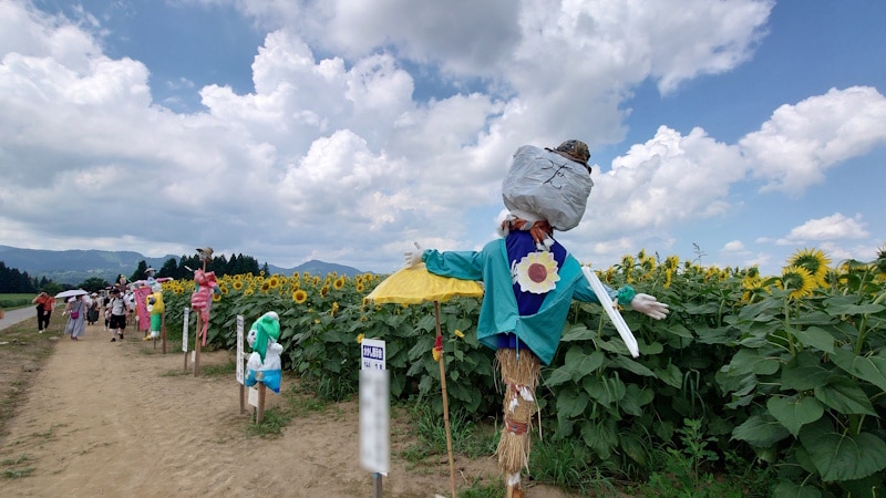 津南ひまわり広場のかかし展示会