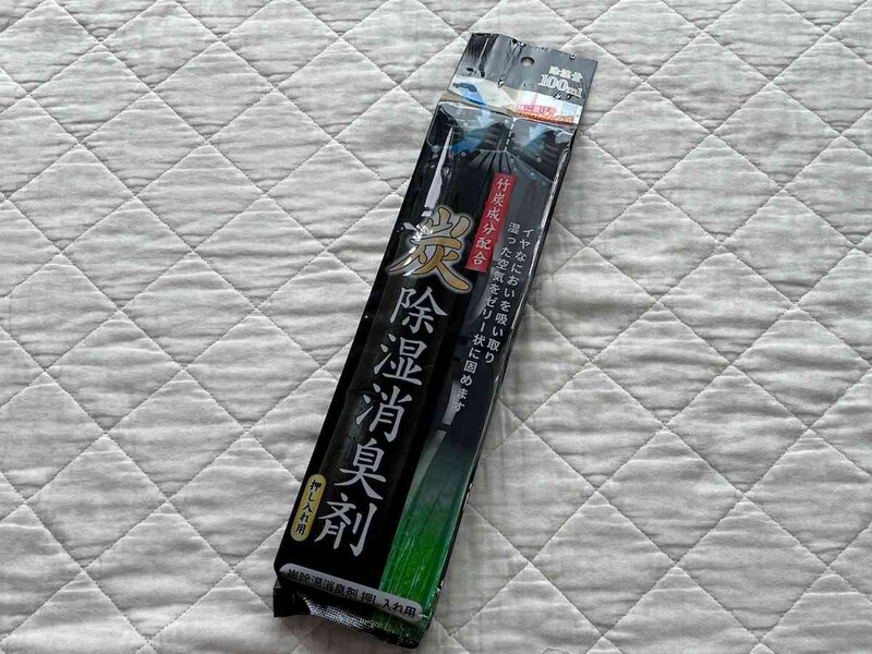 セリアの「炭除湿消臭剤 押入れ用」