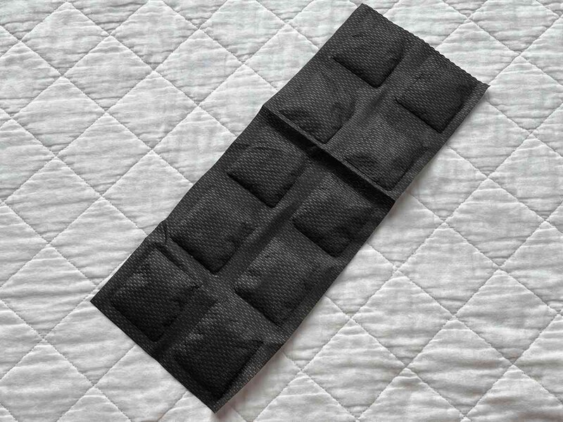 セリアの「備長炭 カラリン除湿シート」は薄い