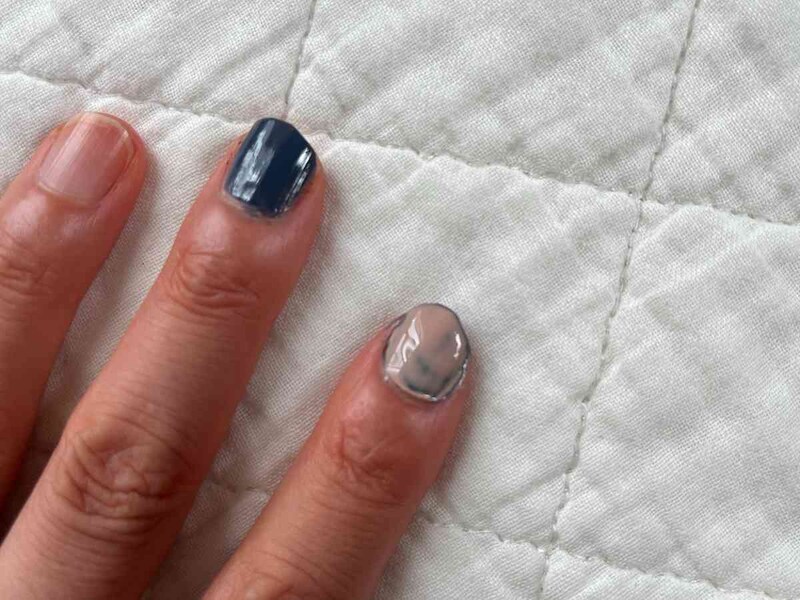 セリアの「ネイル隠し」を1回つけている