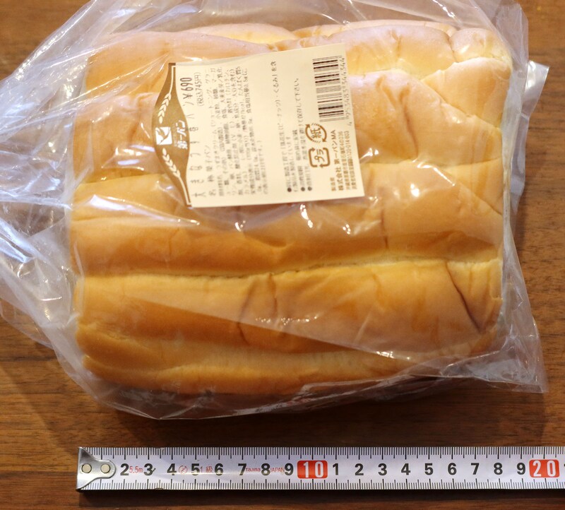 厚さ 約20cm、重量 840g、カロリー 約3,600kcal