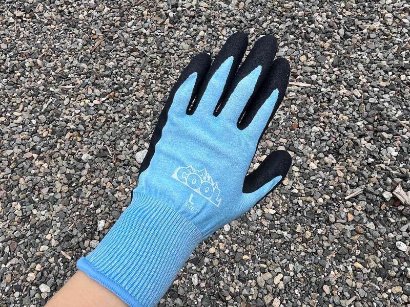 ワークマンの冷感手袋「COOL特殊ゴム背抜き手首ショート手袋 1双」はひんやり