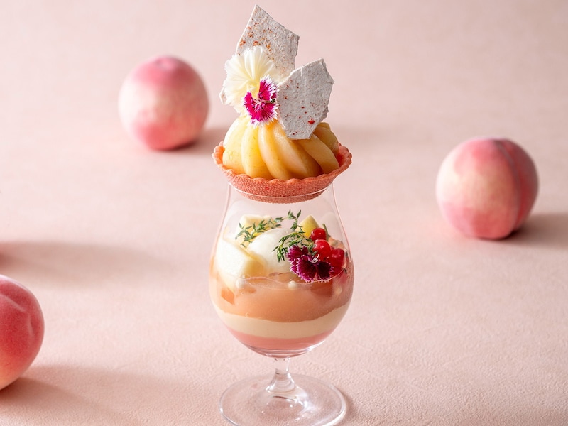 ラウンジ&バー マリンブルー「パルフェ ペッシュ～桃のパフェ～」（税サ込2900円）（提供画像）