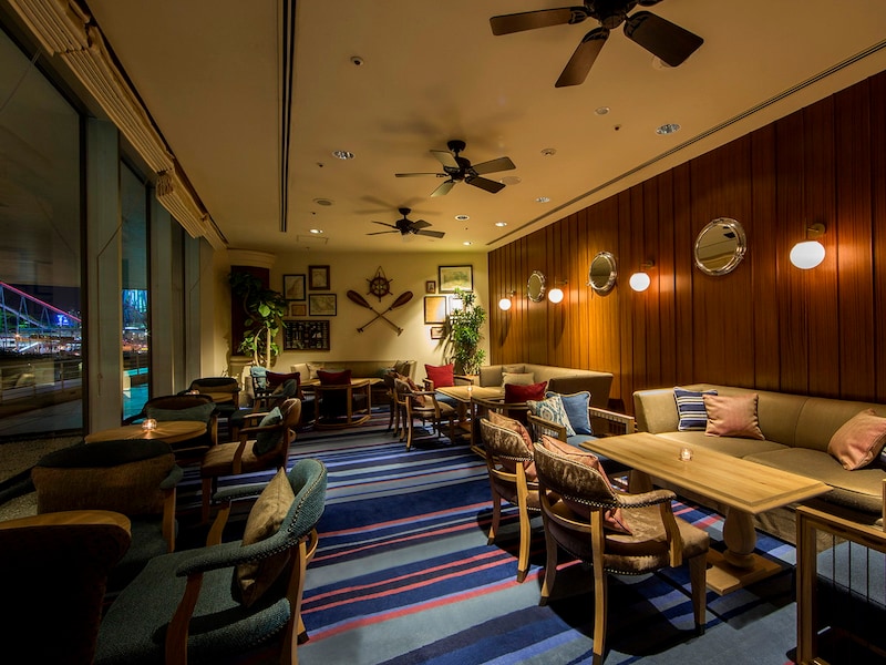 ラウンジ&バー マリンブルー店内（提供画像）