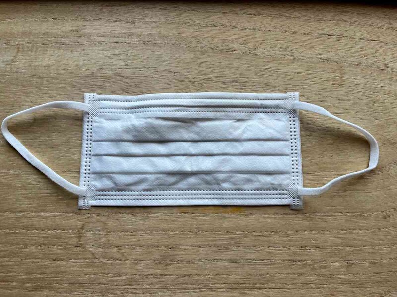 カインズの「接触冷感 不織布マスク 普通サイズ 30枚」の外側は不織布