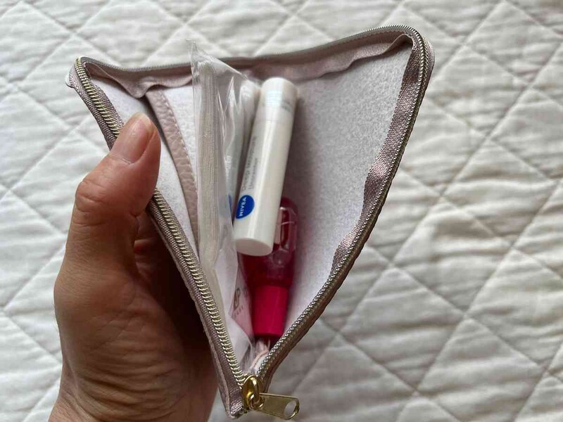 セリアの「レザー風ポケットティッシュポーチ」は小物も入る