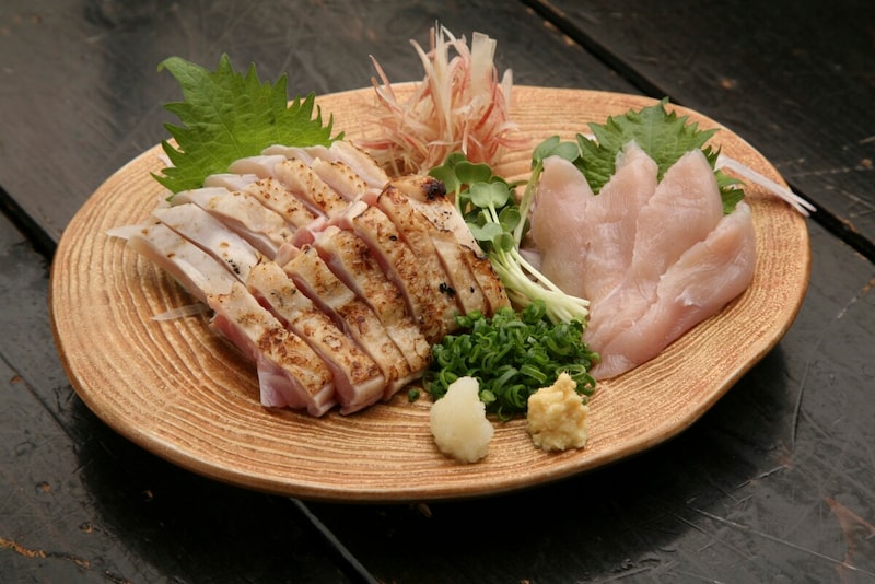 鳥刺し、鶏ユッケの盛り合わせ