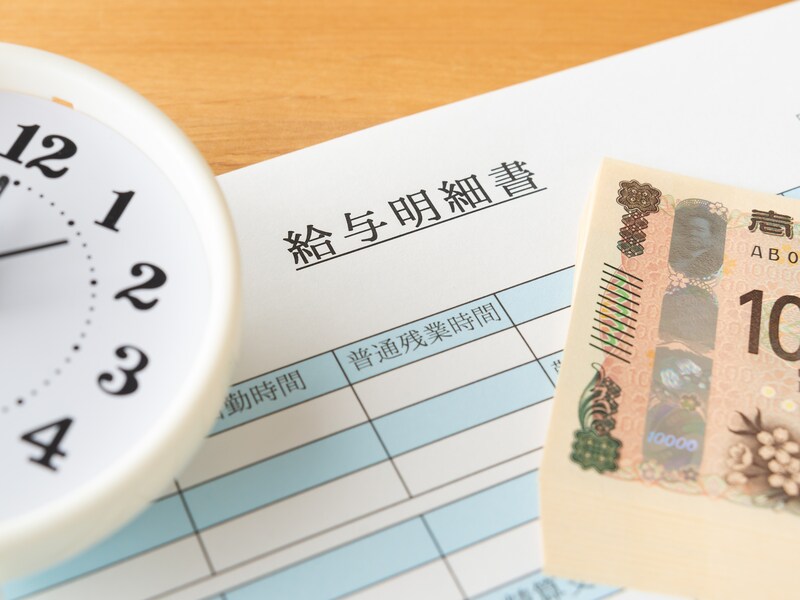 「最低賃金1500円へ」は、私たちの生活を豊かにしてくれそうな素晴らしい政策に見えますが…。 ※画像出典：PIXTA