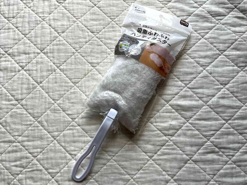 セリアの「吸着ふわふわハンディダスター」