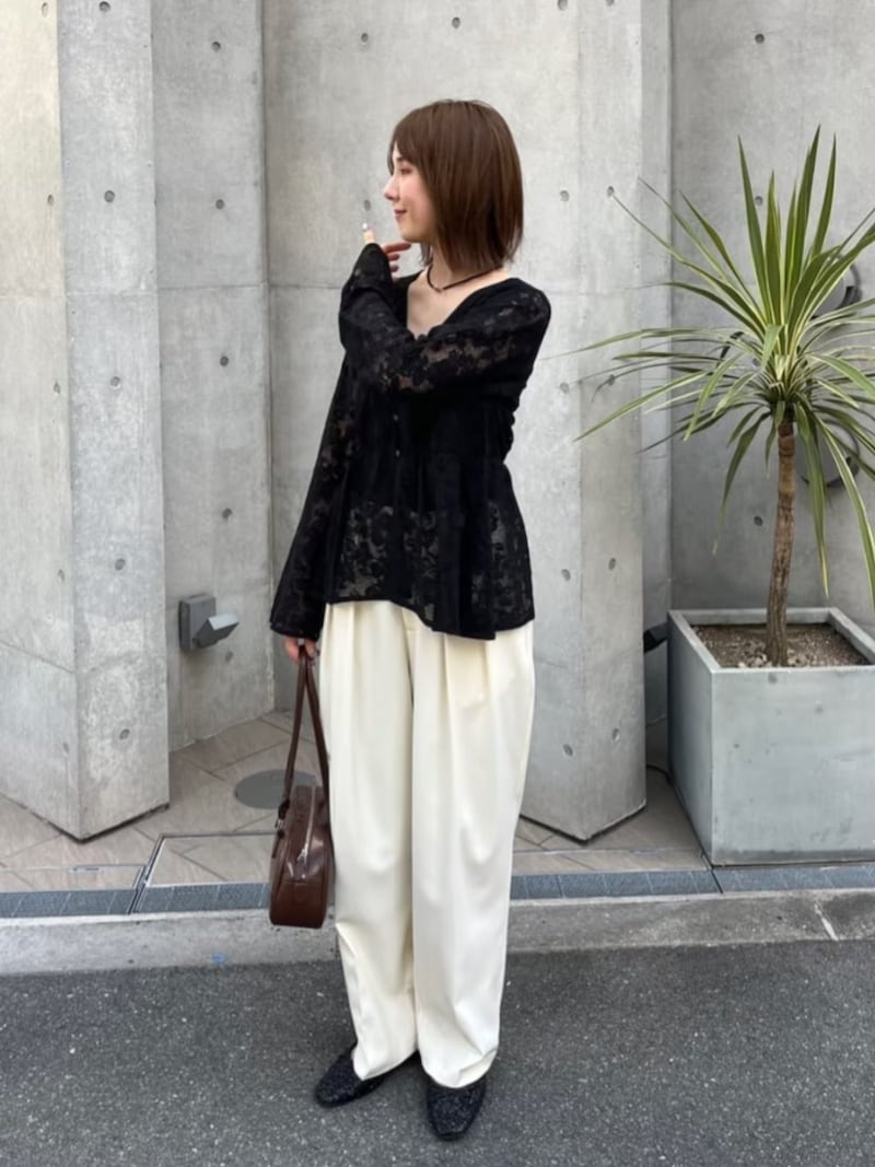 秋に着たい! 繊細なレースがシックなトップスも 出典:WEAR