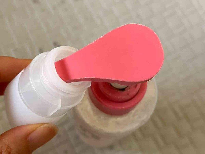 セリアの「シリコンチューブ」は口が大きくて詰め替えやすい