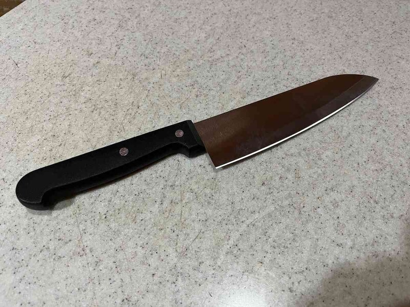 セリアの「万能包丁」の全長は約27cm