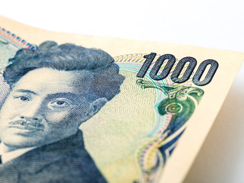 野口英世の千円札が高額落札！ その理由とは？ ※画像：PIXTA（画像はイメージ）