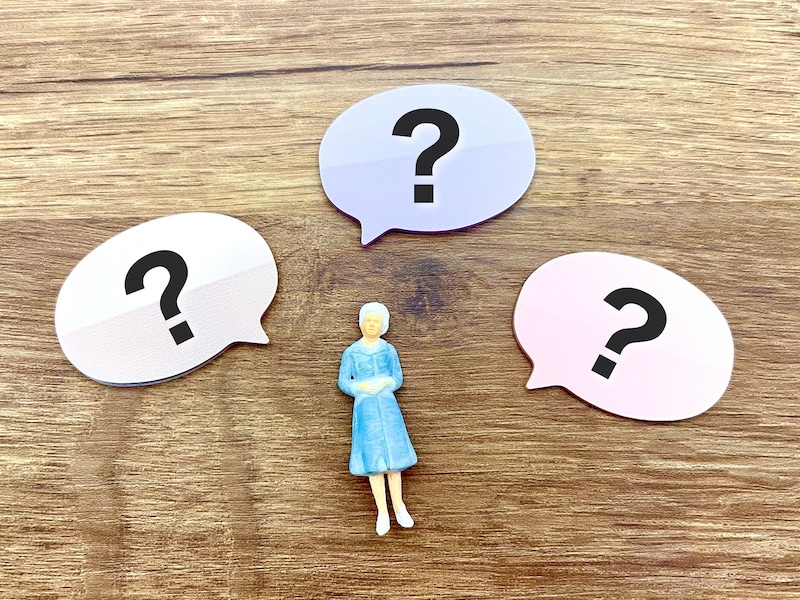 妻が夫を「雇い人」と呼ぶ不思議な家族が越してきて……（画像出典：PIXTA）