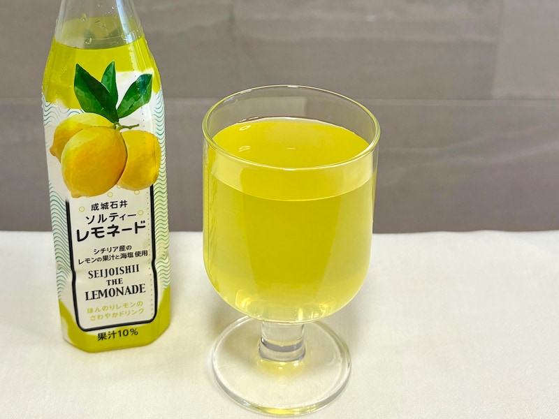 炭酸なしのスッキリ飲みやすいレモネード。シャーベット状にしてもおいしい!