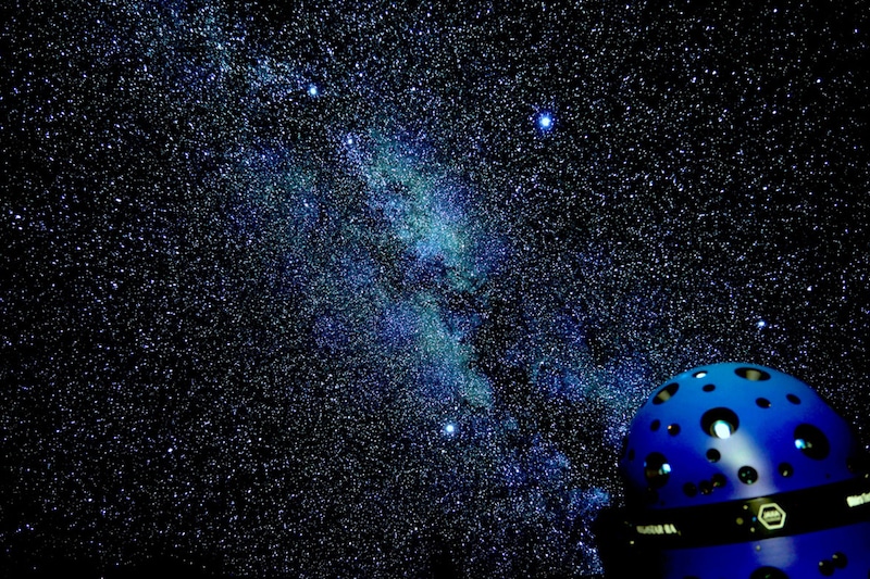 世界で最も多くの星を映し出すプラネタリウム投影機を備えた「はまぎん こども宇宙科学館」(提供画像)