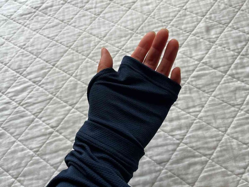 nishikawaの「［エアーリカバリー］スリープテックウェア※ ドライタイプ」の袖にはサムホールがある