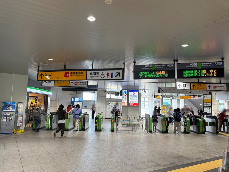 新横浜駅から新高島駅に行きたい場合は「菊名」駅の利用をおすすめ（筆者撮影）