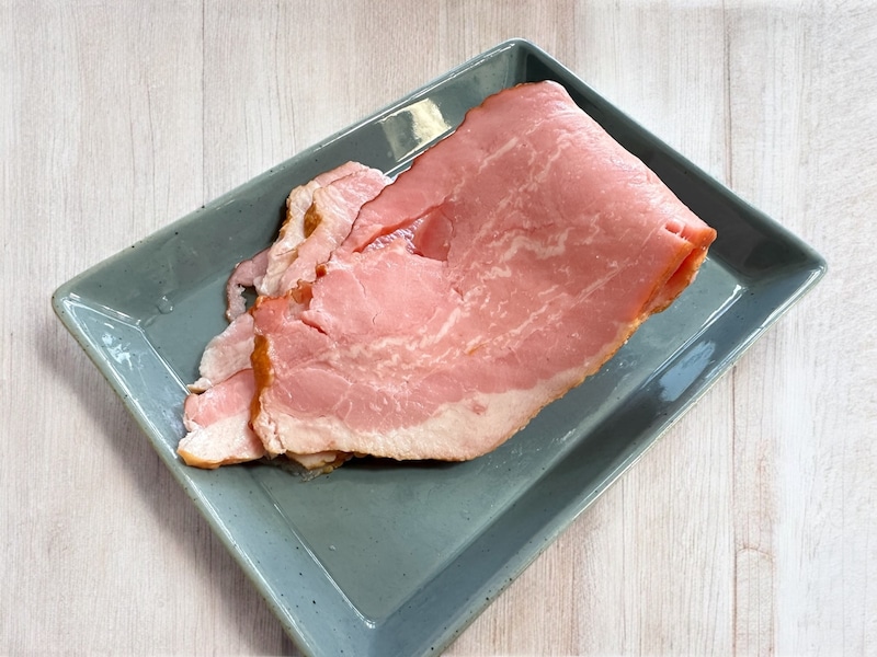 吊るしベーコン切り落とし
