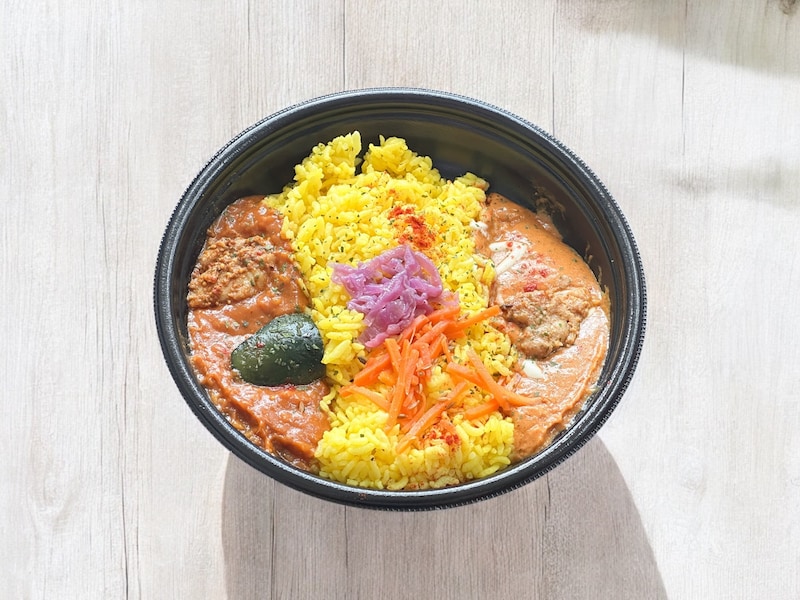 エリックサウス監修あいがけスパイスカレー 698円（税込753.84円）