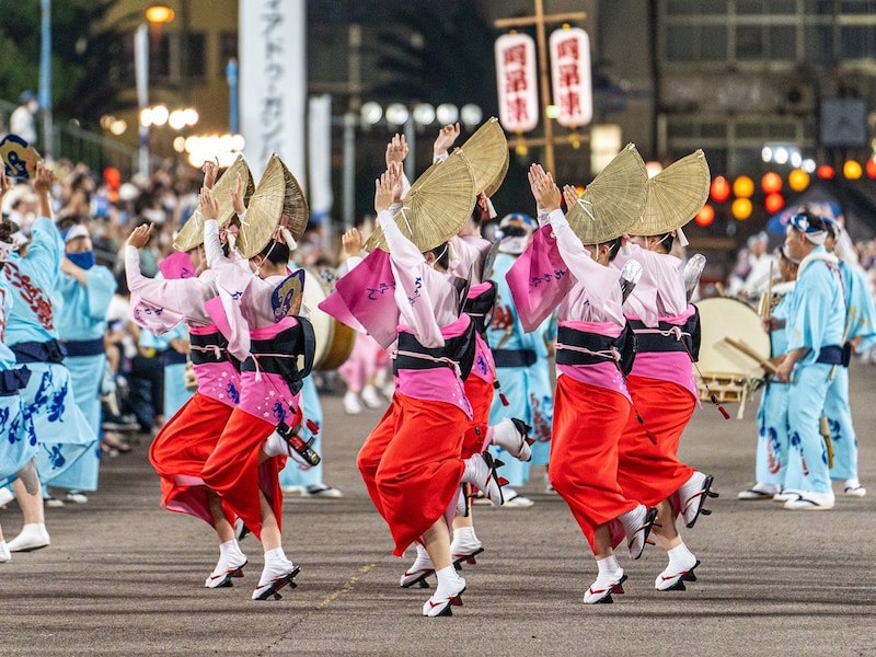 400年以上の歴史がある「阿波おどり」。毎年8月11～15日には徳島市内に国内外から多くの観光客が訪れます ※画像：PIXTA
